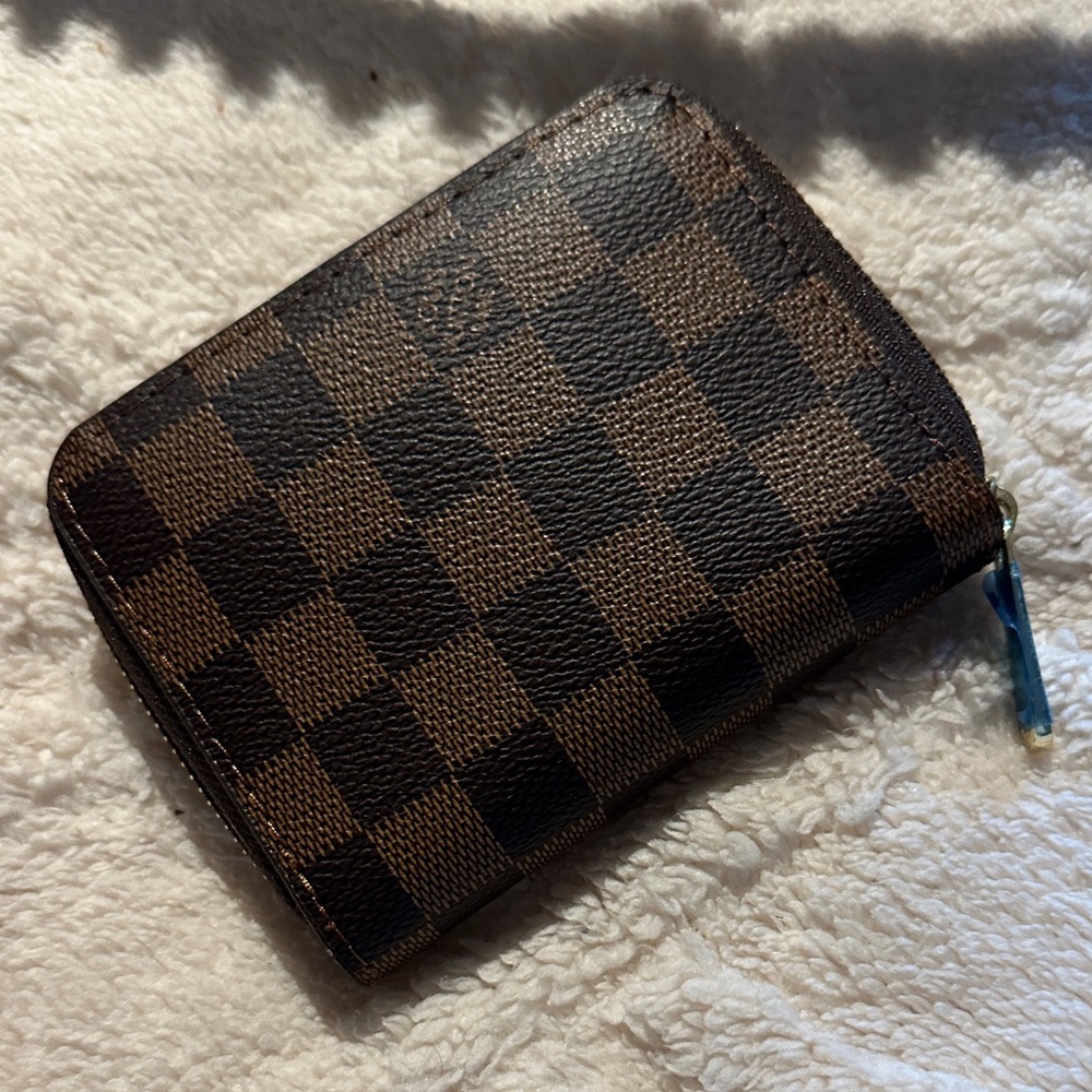 High quality wallet. New!